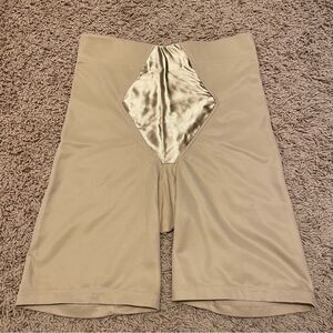 Sweet Nothings by Maidenform Thigh Slimming Shapewear Shorts Womens size Medium